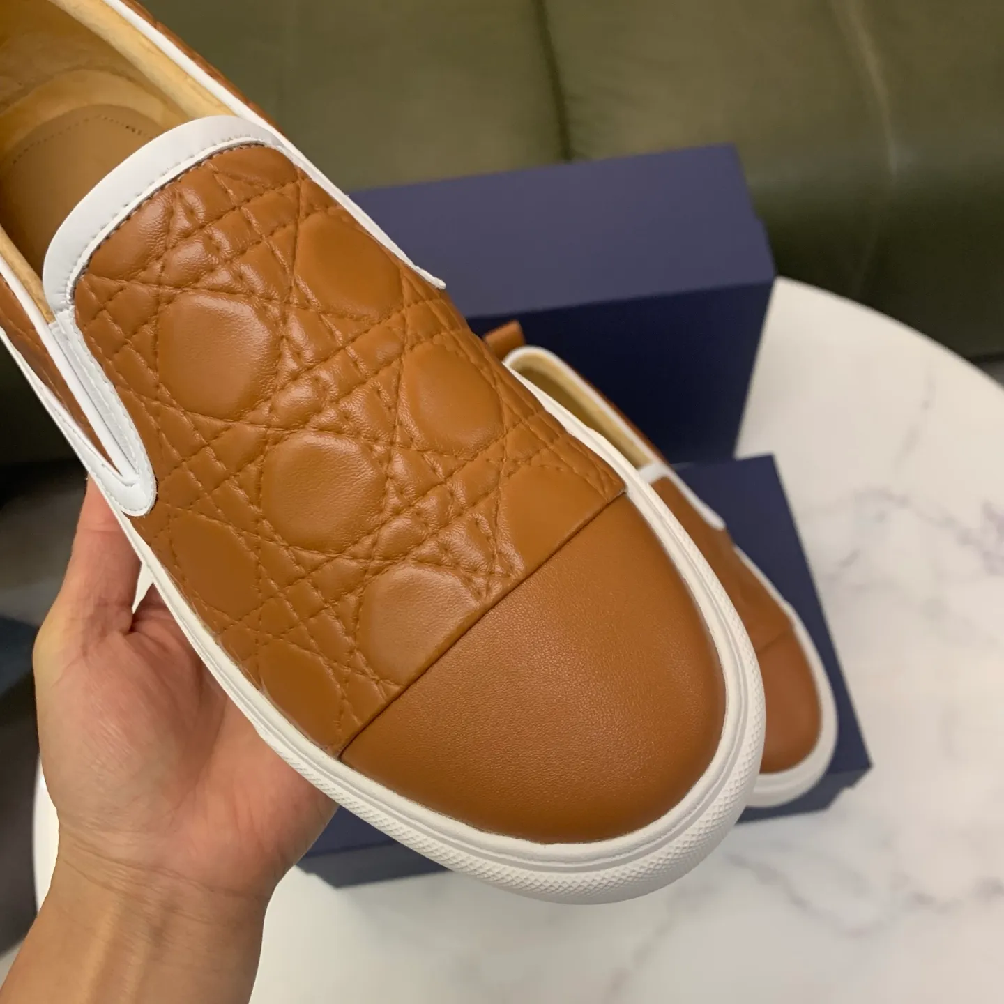 Men's men's shoes 💰400 [New style] 🧁🧁 Dior (velvet lining and leather lining are preferred when ordering) D's new product is on the market, full first-layer calfskin with embroidered classic diamond pattern D's craftsmanship, high-end and classy, ​​comfortable on the feet, versatile to wear, full of three-dimensional sense, available in 4 colors: black, coffee, gray and khaki, size: 39-44 (45 can be customized, cannot be returned)